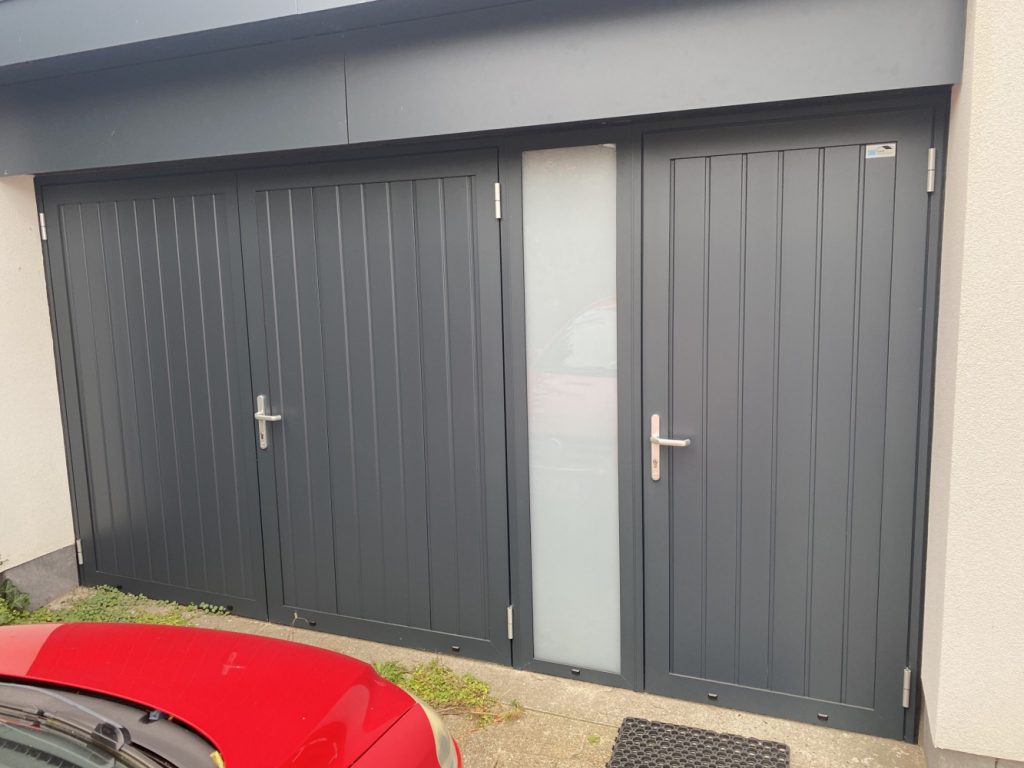 Openslaande Garagedeuren Met Glas Kijkopgaragedeuren Openslaande Garagedeuren Met Glas Kijkopgaragedeuren
